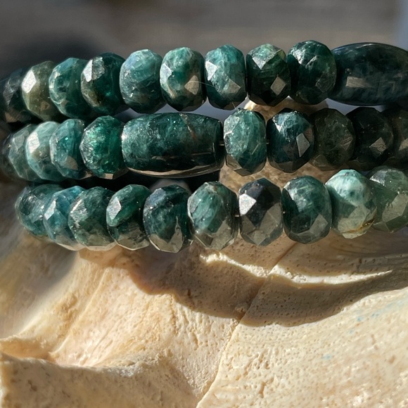 Jay King natural green Apatite coil bracelet - Picture 2 of 4